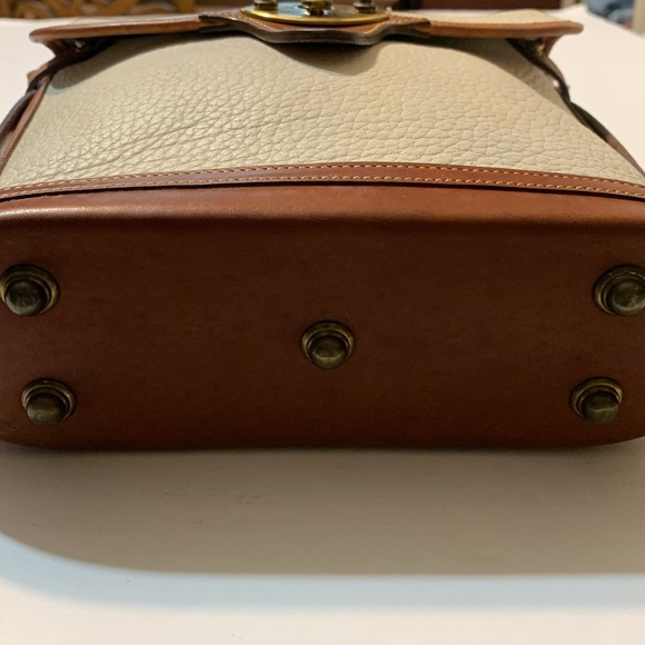 Vintage Dooney & Bourke Crossbody / Shoulder White Flap Fold Over Bag - Picture 6 of 16